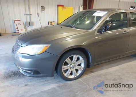 2013 Chrysler 200 Lx z USA, uszkodzony, nr VIN 1C3CCBAB2DN647996